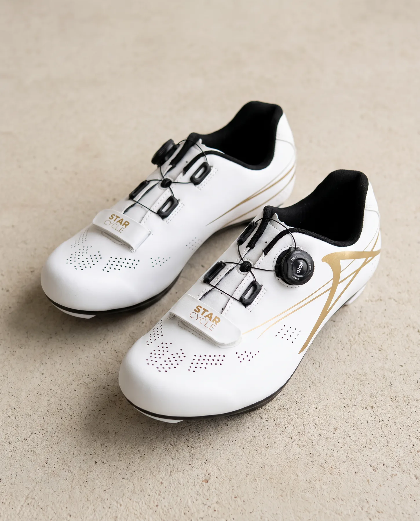Spin shoes in white and gold